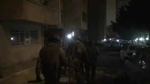 Maltepe'de bombalı pankart asan teröristler yakalandı